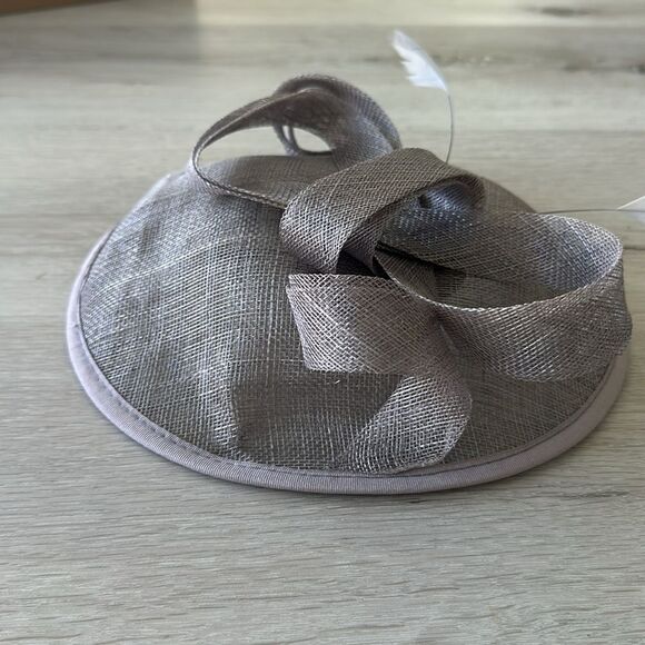 Floris Amor Derby Fascinator with Clip OS NEW IN BOX - Picture 2 of 6